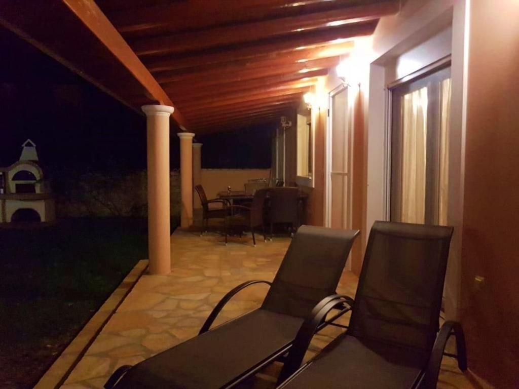 Villa Spiti Ute Makrades Luaran gambar